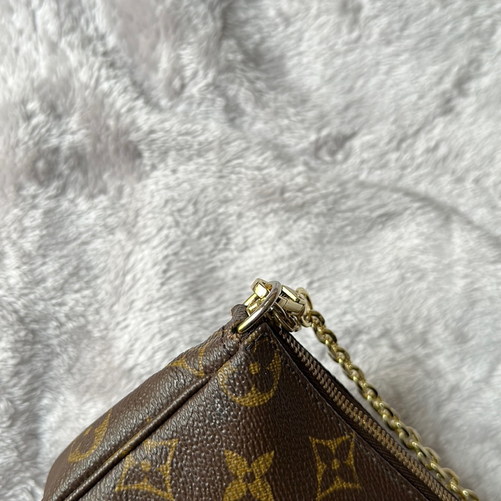 🔥🔥🔥Authentic Louis Vuitton Clutch Pouch Crossbody Bag - Picture 11 of 16